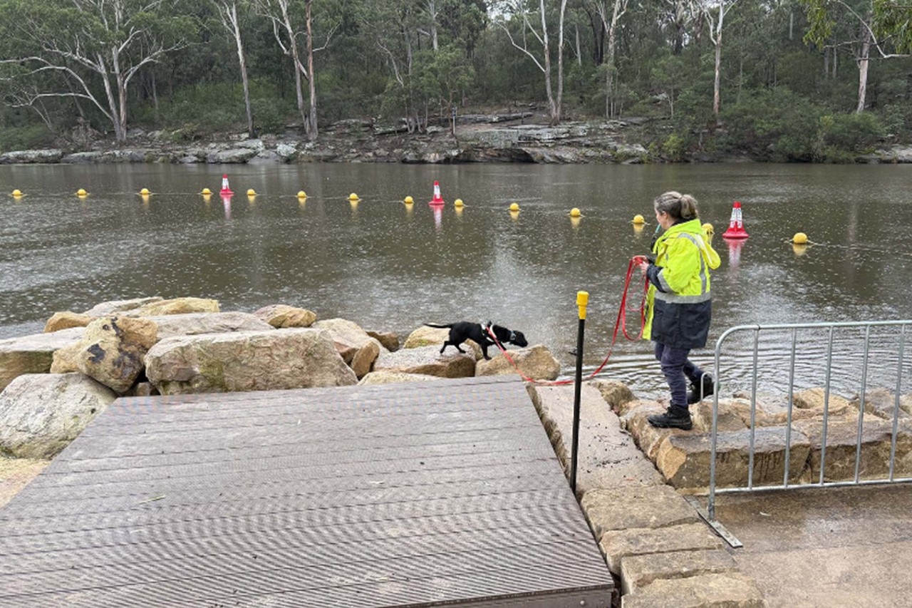 Clever Canine help keep Lake Parramatta safe